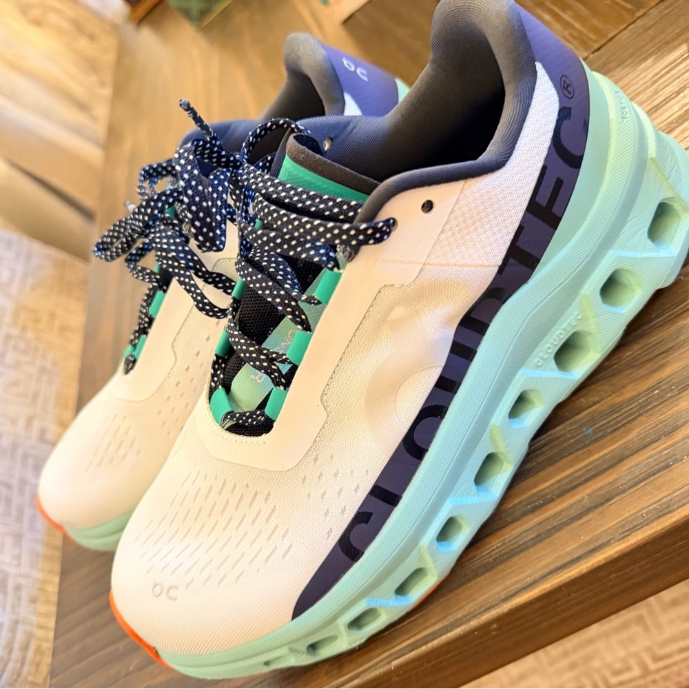 ON Women's Cloudmonster Size 8 - White and Mint